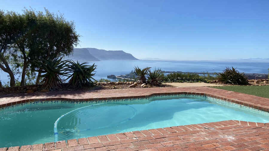 5 Bedroom Property for Sale in Simons Kloof Western Cape